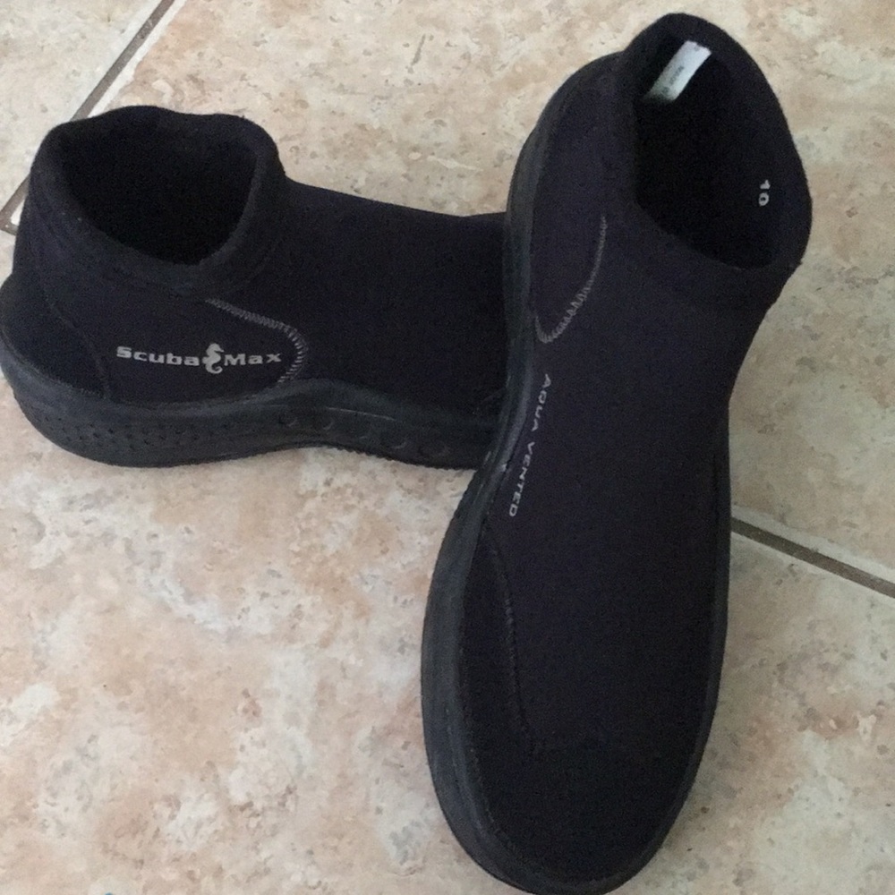 ScubaMax Size 10 Aqua Vented Dive Shoes - Like New!